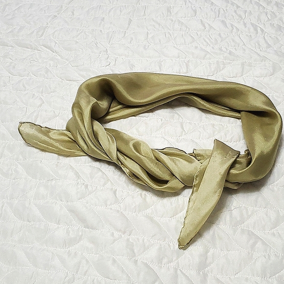 Lime scarf - Picture 4 of 4